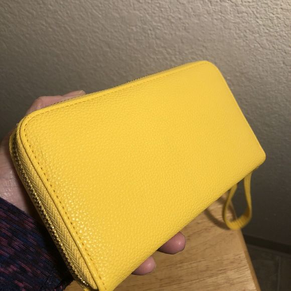 Adrienne Vittadini Studio Phone Charging RFID Wallet Wristlet Sunny Yell… - Picture 5 of 13